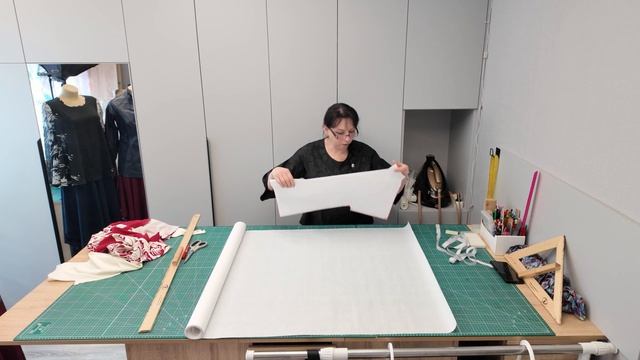 Как можно играть с выкройкой? Часть 2. Построение и моделирование футболки с цельнокроеным рукавом.