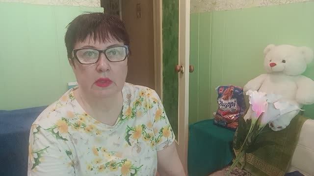 Кулич нуа Пасху стоит 329 рублей.Надо взять шелуху для яиц. Купила цветы.