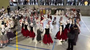 Erromerian gustura ibili dira dantzan dantzari txikiak, ataria1774720161725