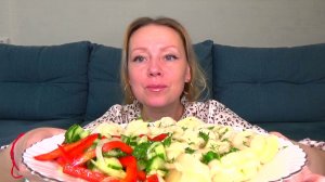 Мукбанг новые пельмени с аджикой, салат овощной и соус по Яновски. Еда вкуснота