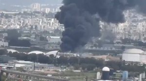 🇮🇷⚡️🇮🇱 Иранские ракеты поразили нефтяной резервуар на израильском НПЗ в Хайфе

📎 Жахнули еще ут