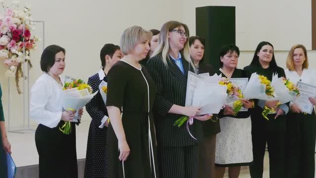 Награждение редактора по репертуару МАУК КДЦ "Родина" Виктории Лысак.
