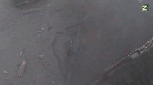 Прилет вражеского fpv вблизи одного из наших бойцов в зоне СВО.