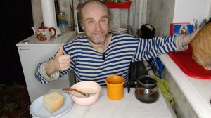 30-03-2026 ужин с Рыжулей. Ютуб пока заработал. мукбанг. обжор. еда на камеру. диета. шизофрения.