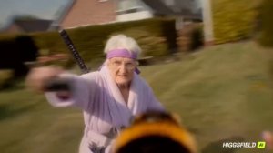 Бабушка и Оса. - Grandma vs. Wasp: Epic Battle for Jam!