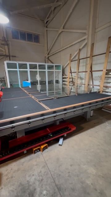 Автоматический стол резки стекла с системой загрузки и перемещения серии PRAKTIK модель ABL-3728