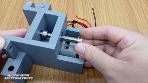 Самодельная настольная пила из ПВХ-пластик.