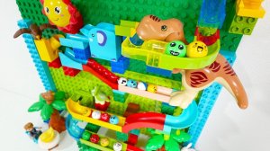 СТРОИМ ИНТЕРЕСНУЮ ГОРКУ ДЛЯ ШАРИКОВ КАТАЕМ ШАРИКИ ВИДЕО ДЛЯ ДЕТЕЙ ДЕТСКИЙ КАНАЛ ИГРАЛКИ-ЗАЛИПАЛКИ