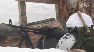 Выпускники военных вузов проходят комплексные тренировки.