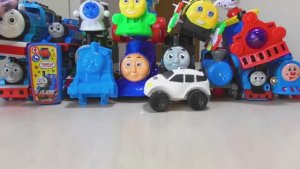 Паровозик Томас, играем большим синим паровозиком!