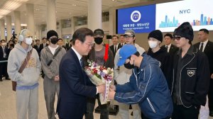 Миллионы фанаток в шоке! Чонгук произвел фурор после возвращения с BTS.