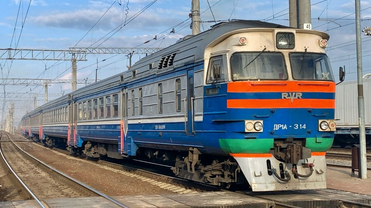 Дизель-поезд ДР1А-314 до станции Лида отправляется со станции Сморгонь