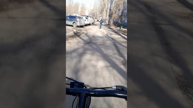 катались на великах, он у меня сломался