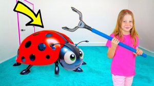 Настя с друзьями ловят насекомых | ВИДЕО ДЛЯ ДЕТЕЙ