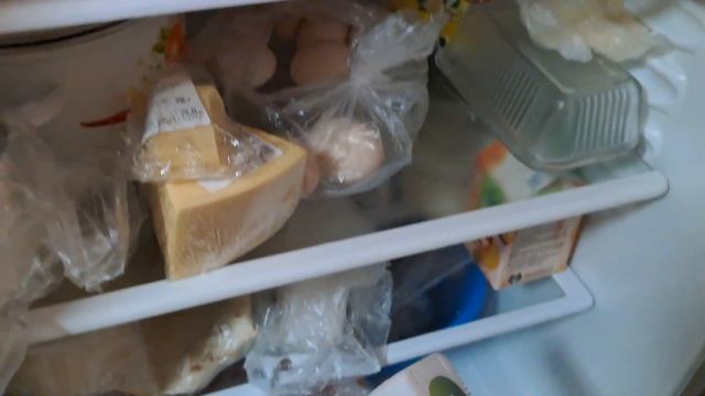 Как убрать запах из холодильника? Поглотитель запахов с Ozon или WB в действии