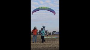 Парапланерные соревнования на точность.