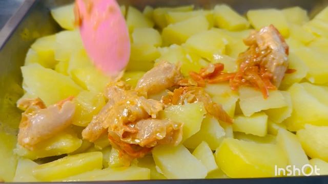 Картофель с курицей в духовке!