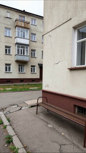 Печаль разрушенного мира #городскаяжизнь #бездомные #разрушение