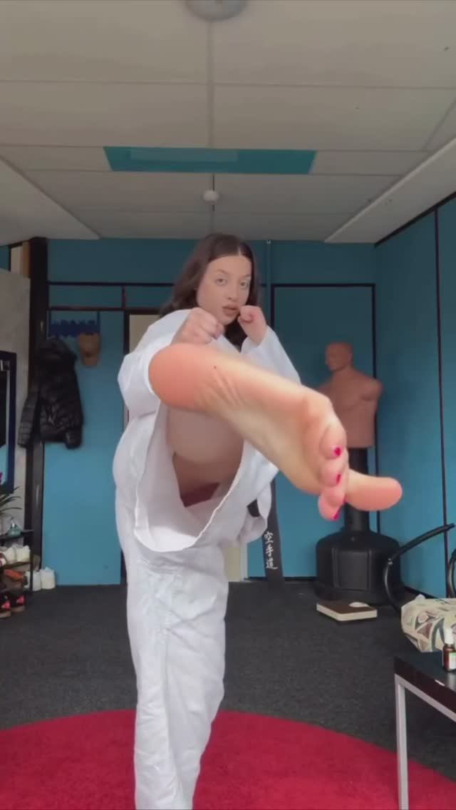 Каратистка