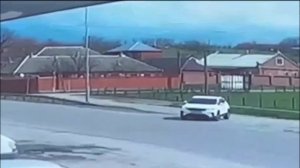 В Ингушетии: автоледи пыталась развернуться и была сбита микроавтобусом

Женщина не успела завершить