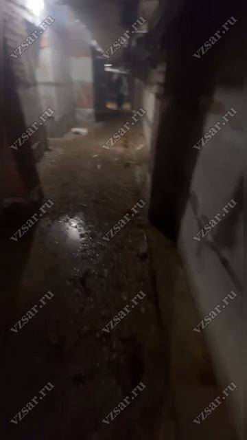 Жители энгельсского ЖК жалуются на разруху в доме и тарифы