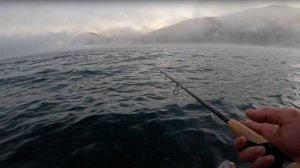 Рыбалка и приготовление еды на костре у озера