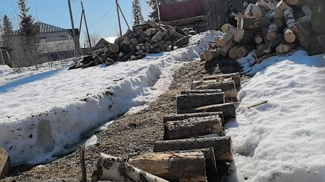 Привезли оставшиеся дрова.