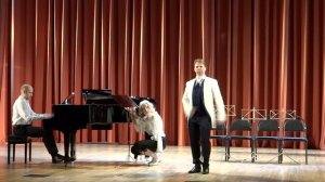 Моцарт. Ария Фигаро "Non piu andrai". 
Ария Керубино "Non so piu".