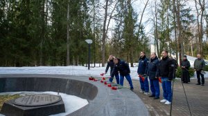 Космонавты и работники ЦПК почтили память Юрия Гагарина и его лётного наставника Владимира Серёгина