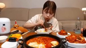 Мукбанг лапша с мягким тофу , кимпбап, кимчхи 😳 необычно. Еда на камеру