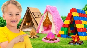 Дети строят игровые домики и учатся делиться!