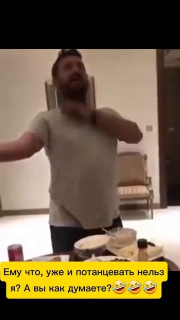 Танец директора ФБР Каша Пателя 

Его аккаунт на Gmail был взломан, после чего файлы с Google-диск