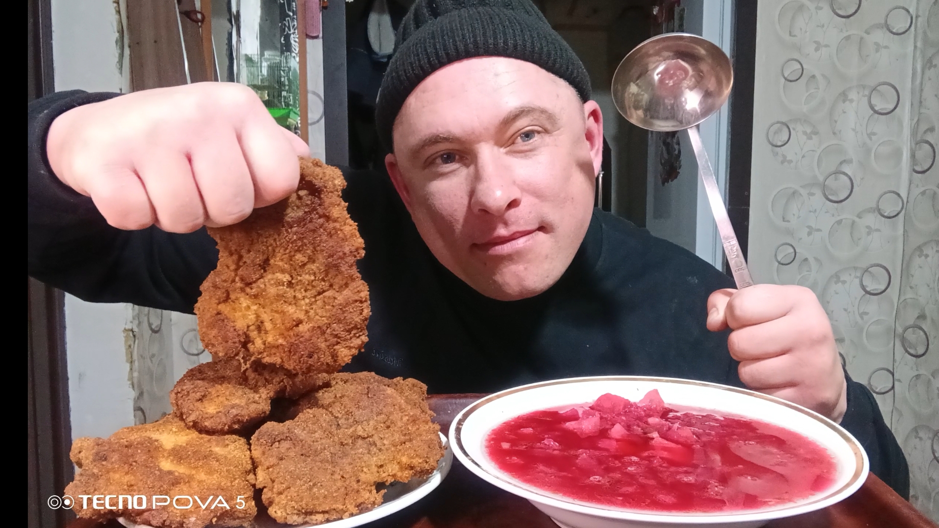 мукбанг/обжорыч/Супец Свекольник и жареное мясо в кляре/