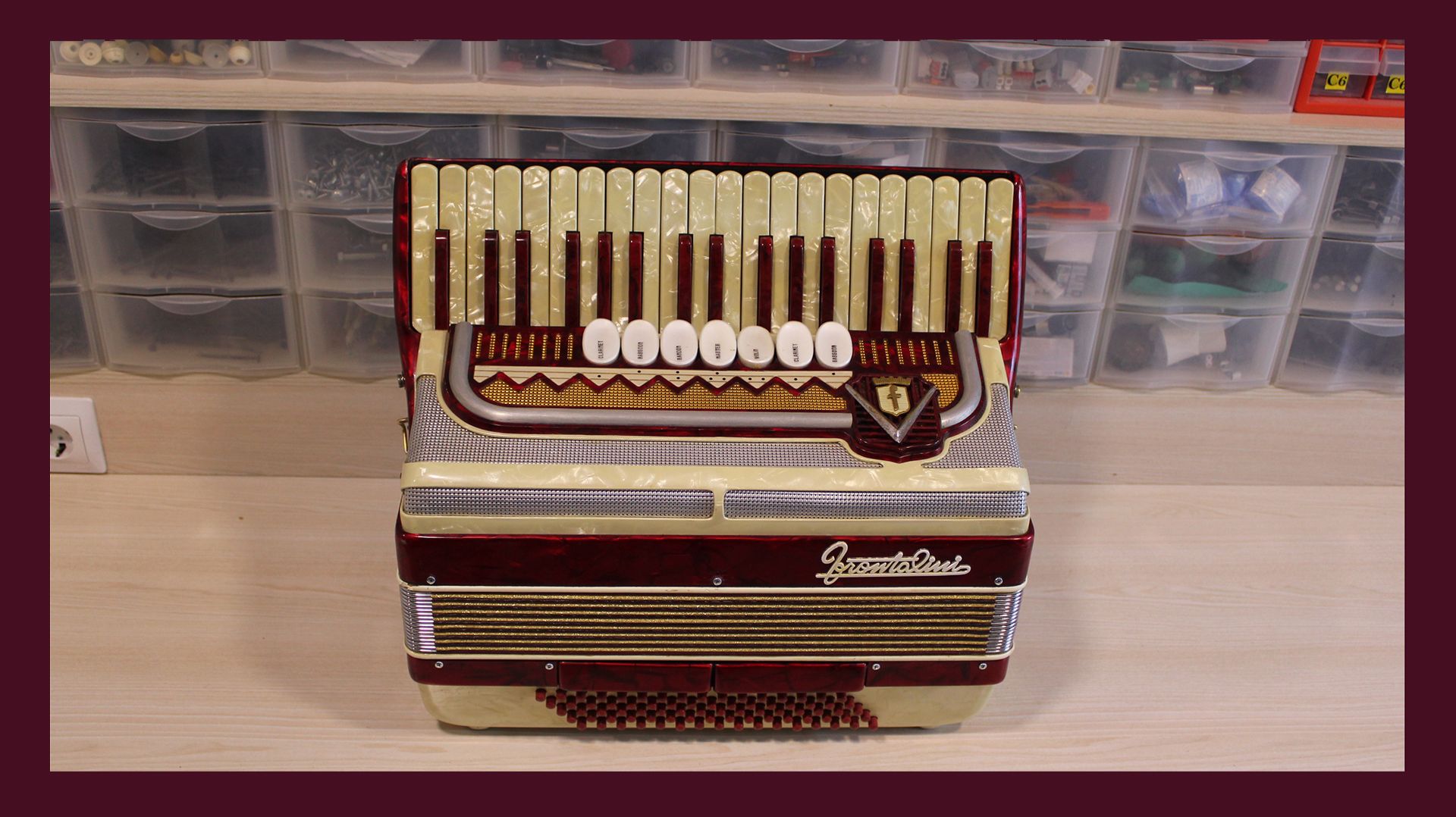 Трудовые будни / Ремонт итальянского аккордеона