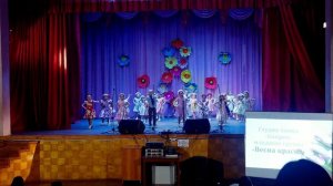 Танец Весна красна идёт и песенку поёт