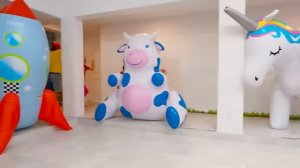 Крис превратил дом в батутный парк!