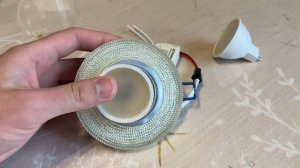 Как заменить точечный светильник на натяжном потолке и лампы GU5.3/GU10 своими руками?