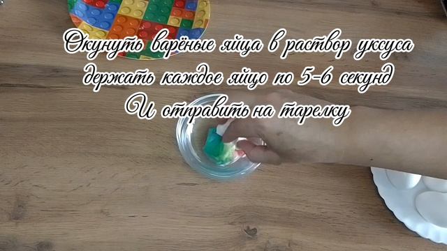 Красим яйца к Пасхе  (фломастеры)