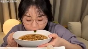 Мукбанг суши и удон 🍣 большой сет. Еда на камеру