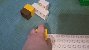 Нашли заброшенный дом. Строим новый лего дом для животных.