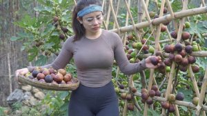 Собрала медовый инжир весом по 500 граммов каждый и отнесла его на рынок для продажи. Энн