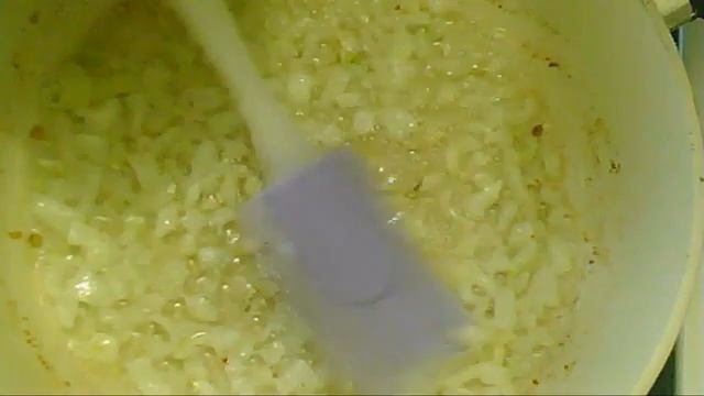 Простой способ приготовить омлет с колбасой на сковороде. Обзор.