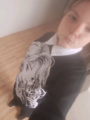 просто разговоры и пирсинг делаю