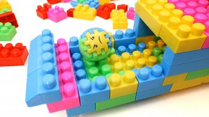 Развивающие детские игрушки. Мультики для малышей. Лего конструктор