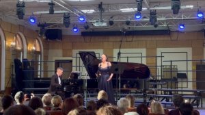 Поёт Олеся ПРОТАСОВА 
Вокальный цикл Ю. Стржелинского стихи Р. Бёрнса