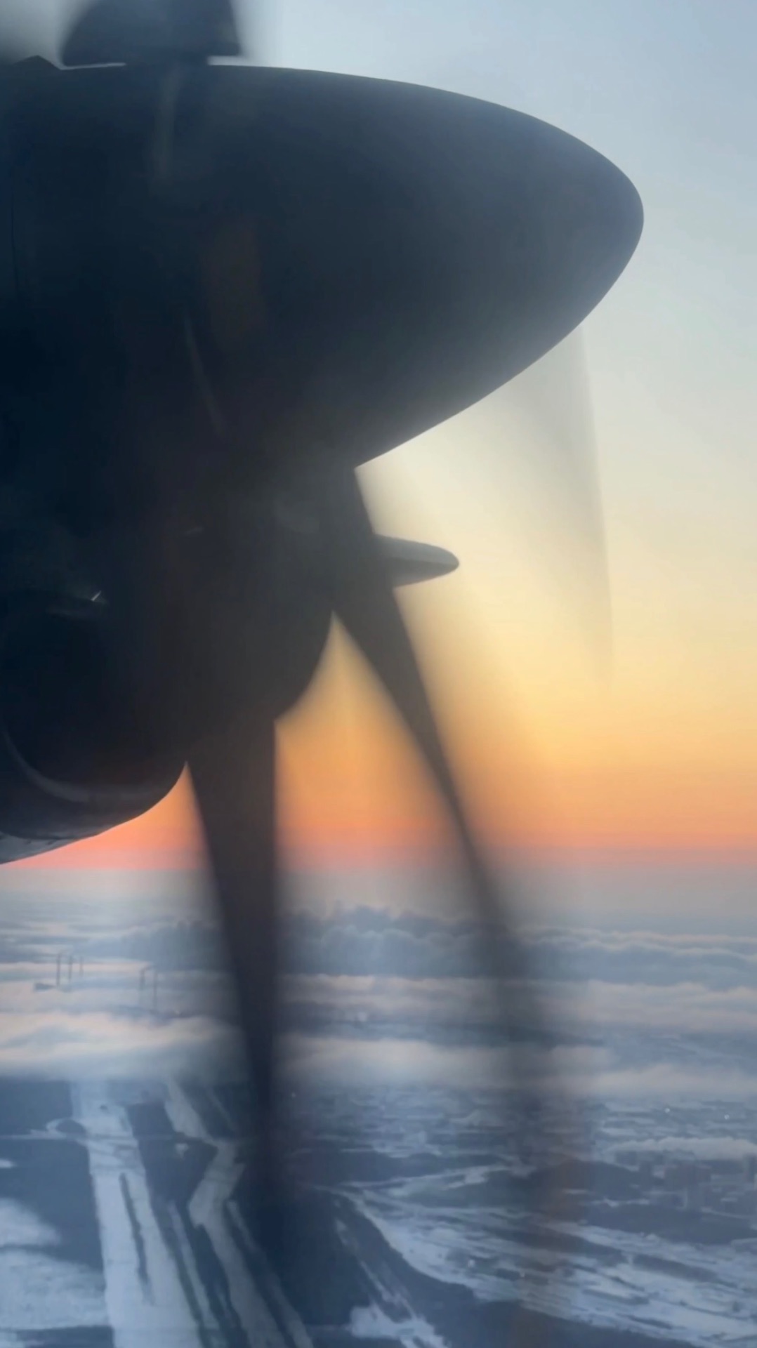 Красота света сибирского рассвета в полёте 😍