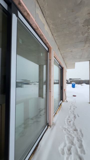 Архитектурная особенность GRAND FLAT: дом посажен низко, почти без цоколя.