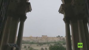 بعد منعه دخول كنيسة القيامة في أحد الشعانين.. بطريرك القدس للاتين يرأس صلاة من أجل السلام أمام القدس