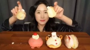 Мукбанг пончики с заварным кремом Еда на камеру