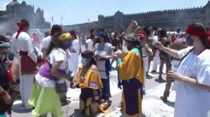 Aztec dancers descend on Mexico Citys Zocalo